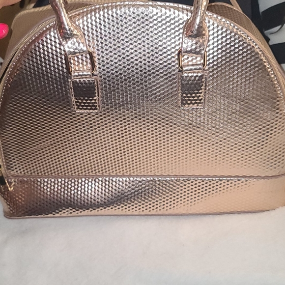 Womens rose gold small carry bag - Picture 4 of 9